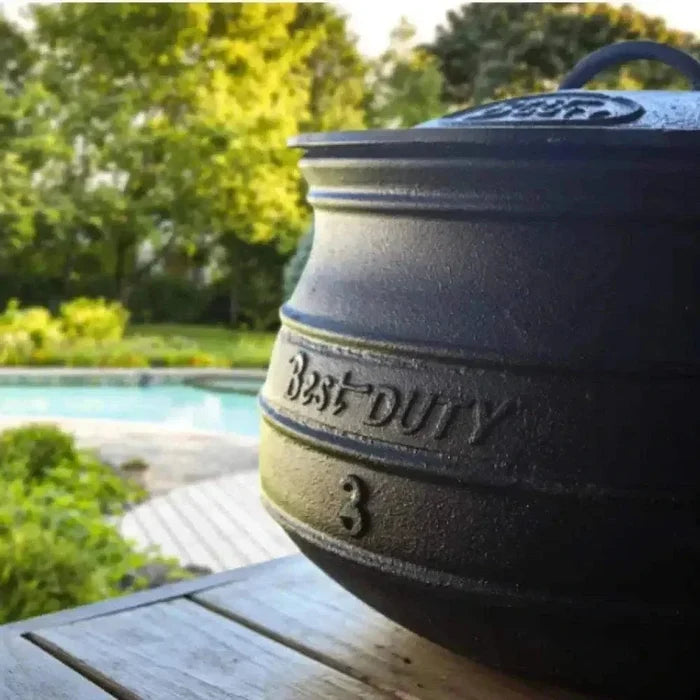 Cast iron Best Duty Potjie flat-bottomed pot with lid and handle, 7.8L capacity for heavy-duty cooking