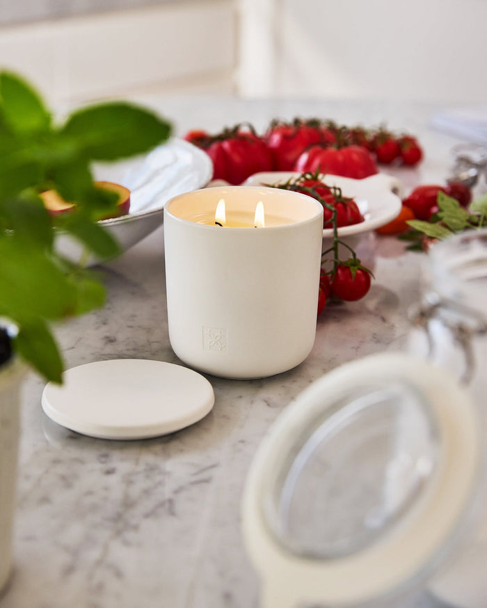 Circa Circa Candle Cotton Flower & Freesia 300g