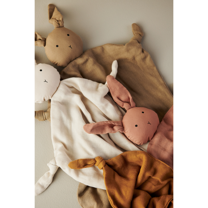 Liewood - Cuddle Cloth -  Agnete - Rabbit Tuscany Rose - Lifestyle Cut 3
