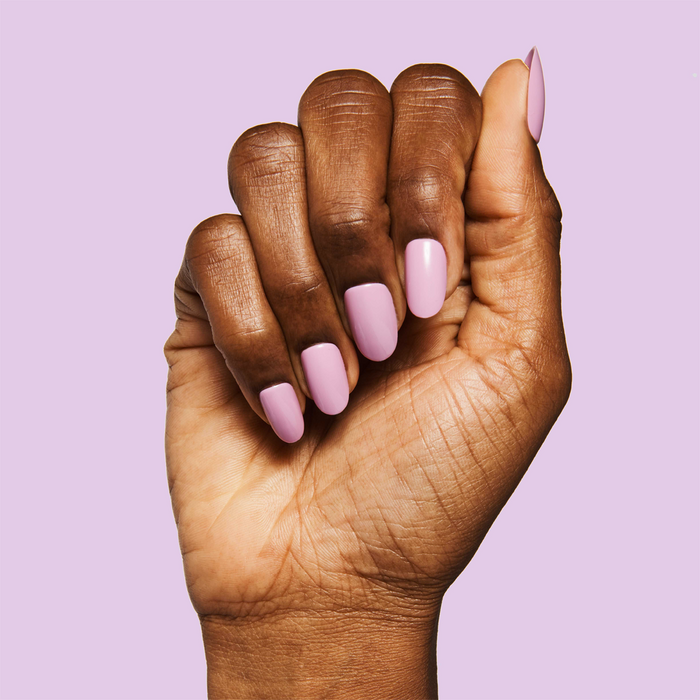 Fierce & Loving - Press-On | Medium | Oval close-up of hand with medium oval false nails in fresh lilac polish shade
