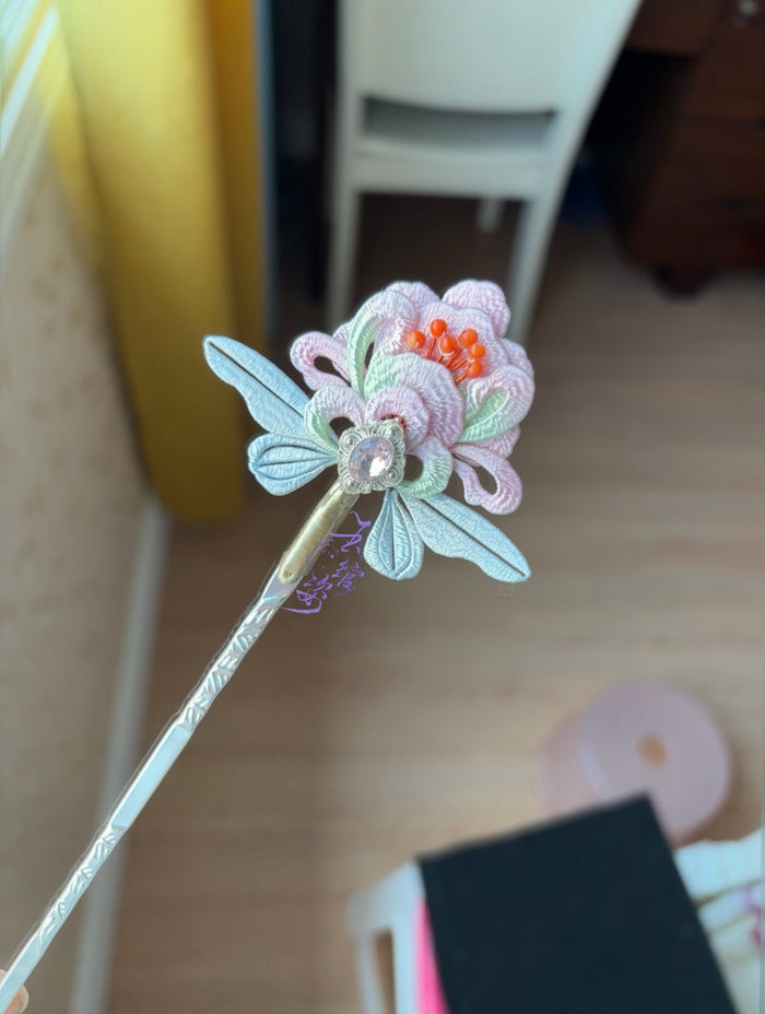 Handmade flat peony Chanhua hairpin with pink petals, red accents, and green leaves-2