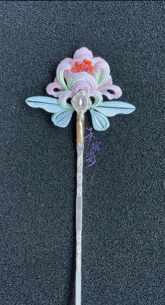 Handmade flat peony Chanhua hairpin with pink petals, red accents, and green leaves-3