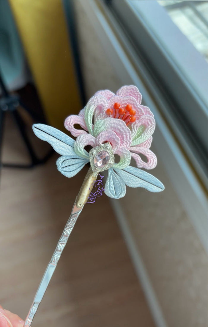 Handmade flat peony Chanhua hairpin with pink petals, red accents, and green leaves-4
