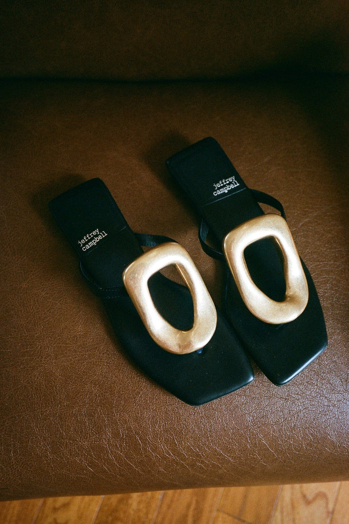 LINQUES-2 Jeffrey Campbell Flat Sandals Black Gold
_hover