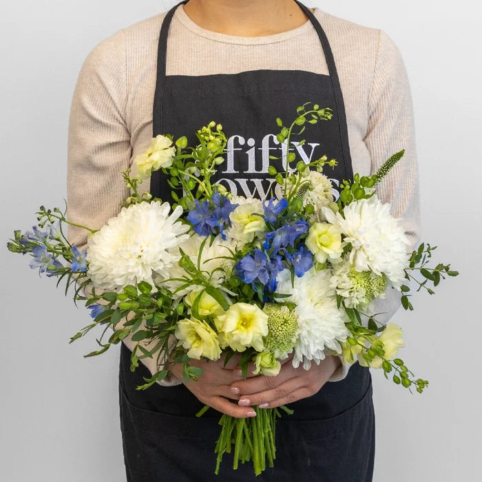 Something Blue Diy Flower Kit Hand - Image