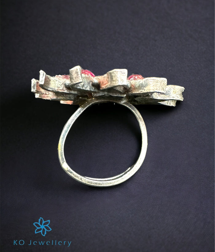 The Taruni Silver Kemp Finger Ring