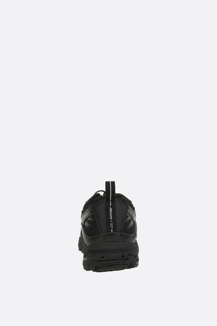Wave Rider 10 SLY sneaker